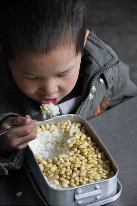 說明: http://m.s9970.cn/UploadFile/images/news/2011/xueshengzaichihuangdoufan.jpg